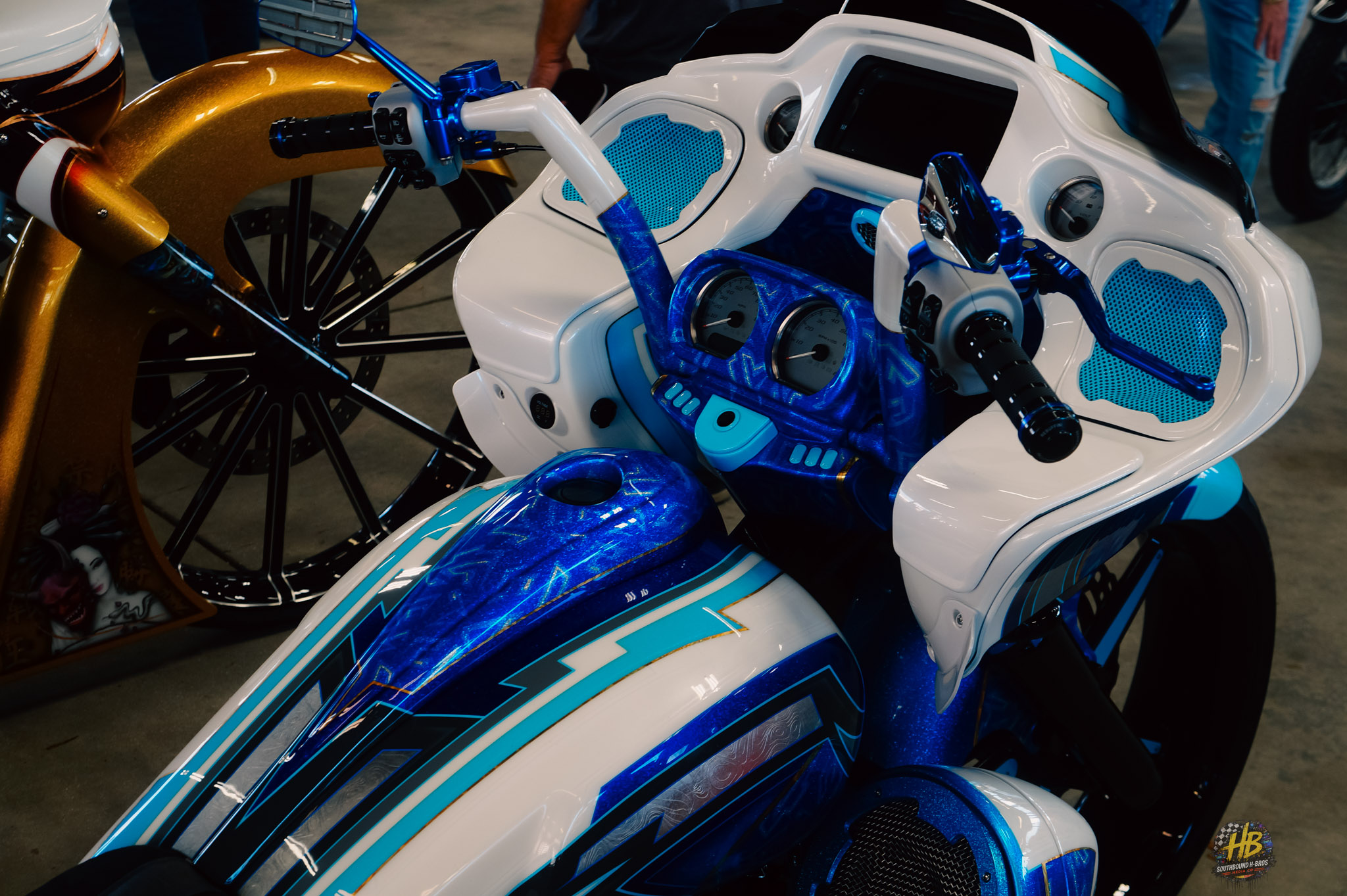 Custom motorcycle cockpit and dash